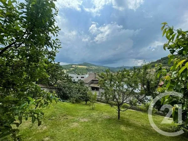 Terrain 270 m²