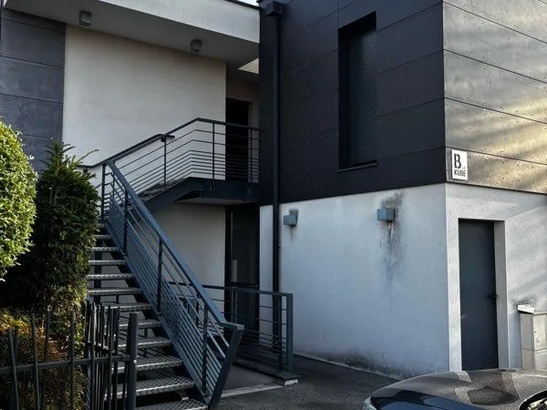 À vendre appartement F2 lumineux de 42 m2 avec balcon et cuisine ouverte, idéalement situé à Thonon-