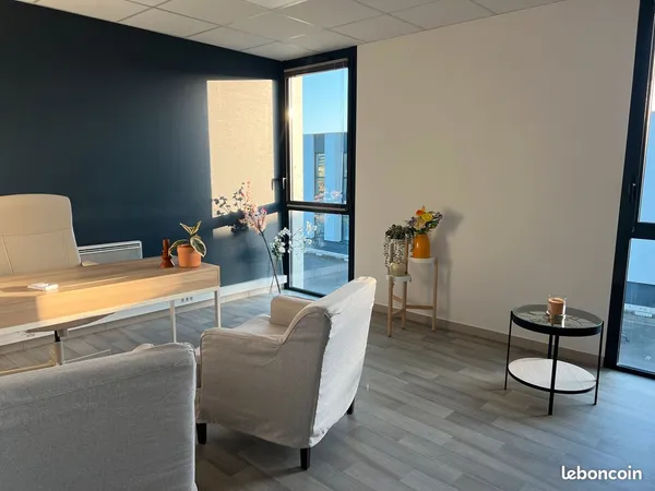 2 bureaux (36.4M²) 17.4m² et 19m² loyer tout inclus