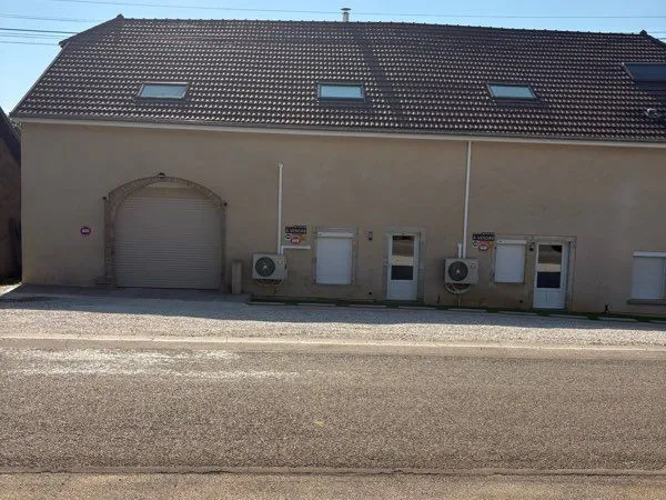 Maison 2 appartements , dépendance et terrain