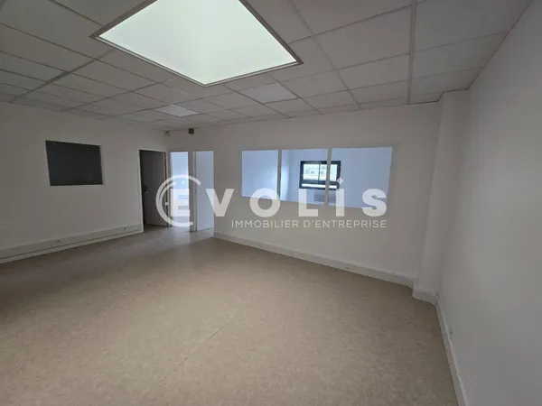 Bureaux - A LOUER - 111 m² non divisibles