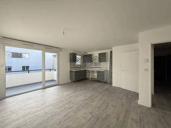 Appartement T3 de 63 m2 avec balcon et box - Elbeuf, proche