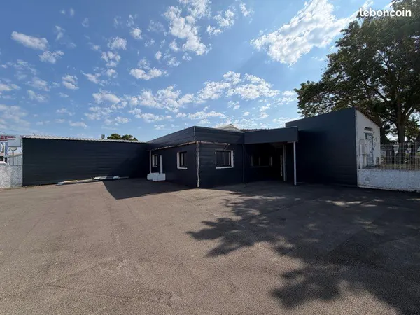 Local Commercial avec Parking et grosse visibilité
