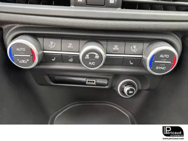 Alfa Romeo Giulia 2.2 210 ch at8 q4 — photo 13
