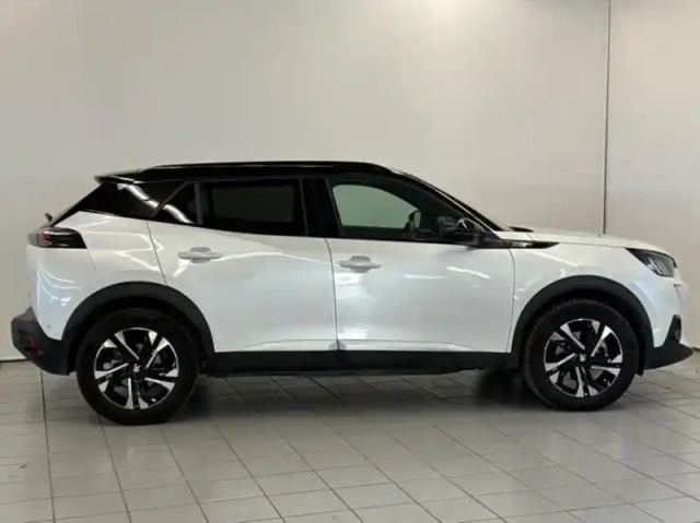 Peugeot 2008 e- 136ch gt pack — photo 10