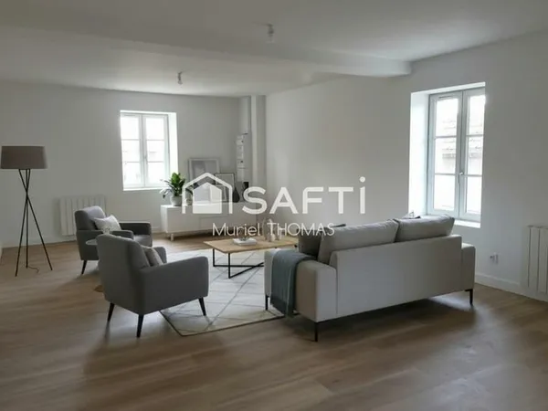 SPACIEUX... AVEC 3 CHAMBRES - GARAGE - COUR