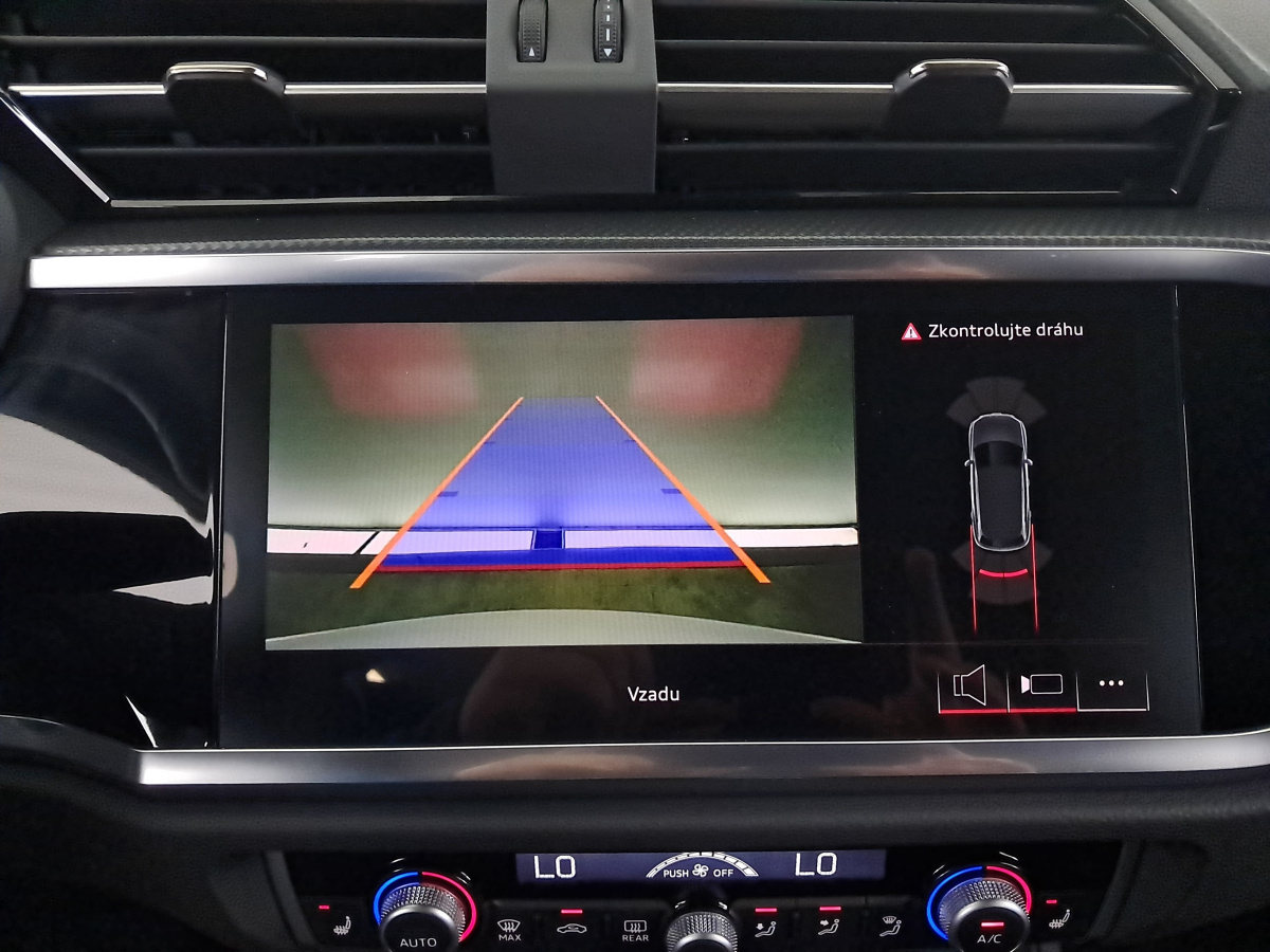 Audi Q3 — photo 19