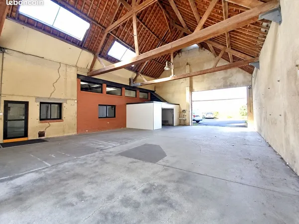 Local professionnelle le QUESNOY 800M2
