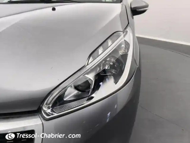 Peugeot 208 puretech 82ch s&amp;s bvm5 signature — photo 14