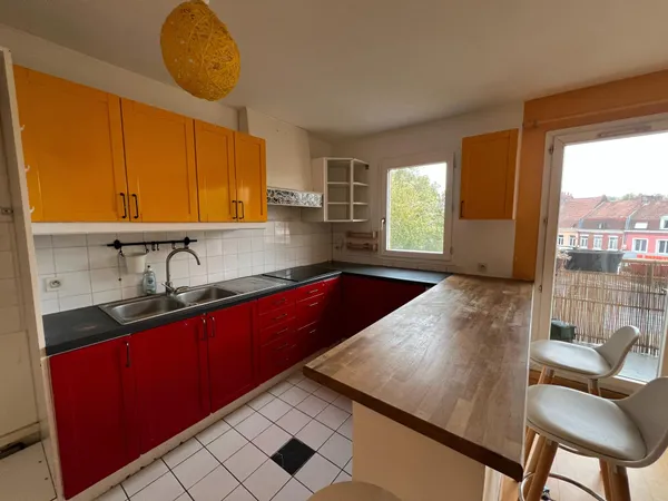 Bel appartement T3 de 64m² aux pieds du métro Gambetta !!
