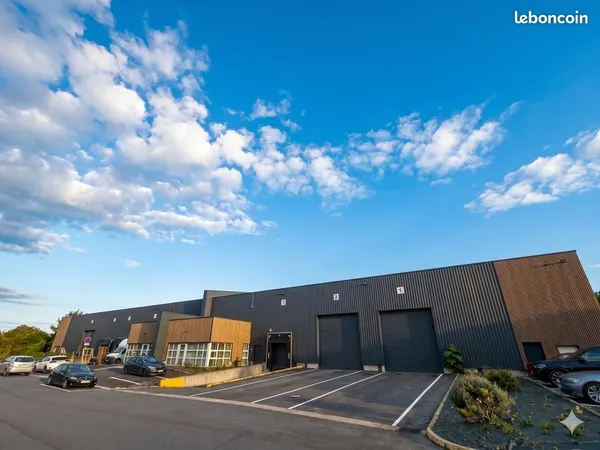 ENTREPOT - LOGISTIQUE 3522 m² FEUCHY
