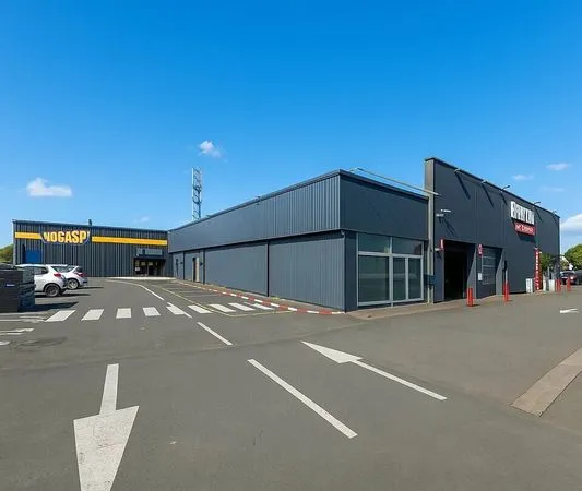 Local commercial 230 m² POITIERS