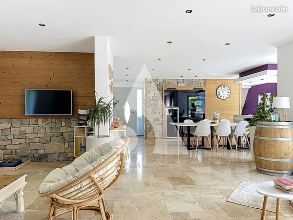 Villa 4 pièces 144 m²