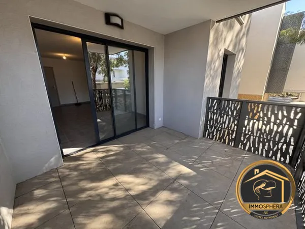 APPARTEMENT T2 AVEC TERRASSE ET PLACE DE PARKING - NARBONNE