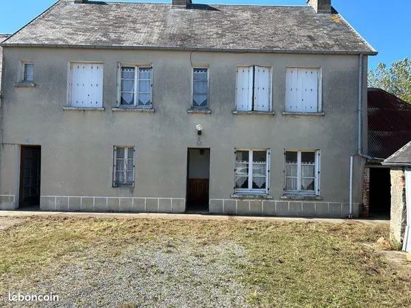 Maison avec dépendance et terrain de 900 m²