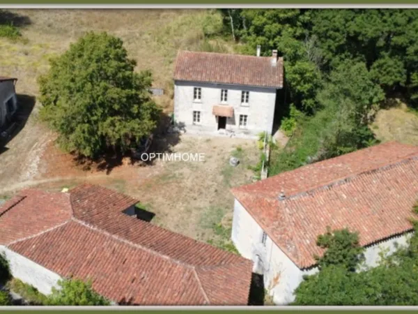 moulin à rénover avec dépendances et plus de 1,5 ha de terrain
