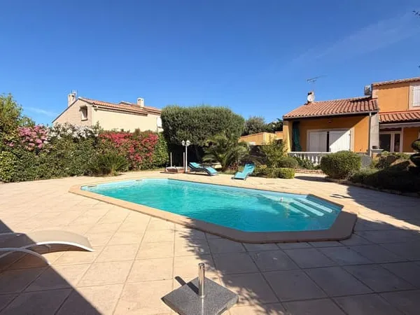 Maison familiale avec piscine au calme