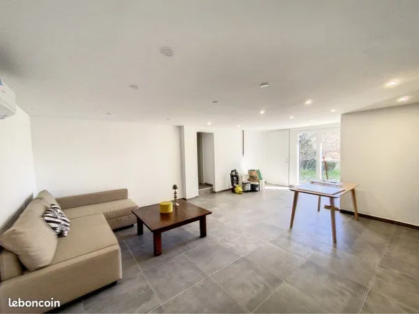 Bas de villa grand type 2 de 55 m2 + une place de parking