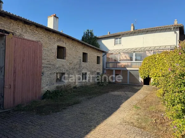 Maison ancienne en pierre de 117 m² avec vastes combles et grange en pierre