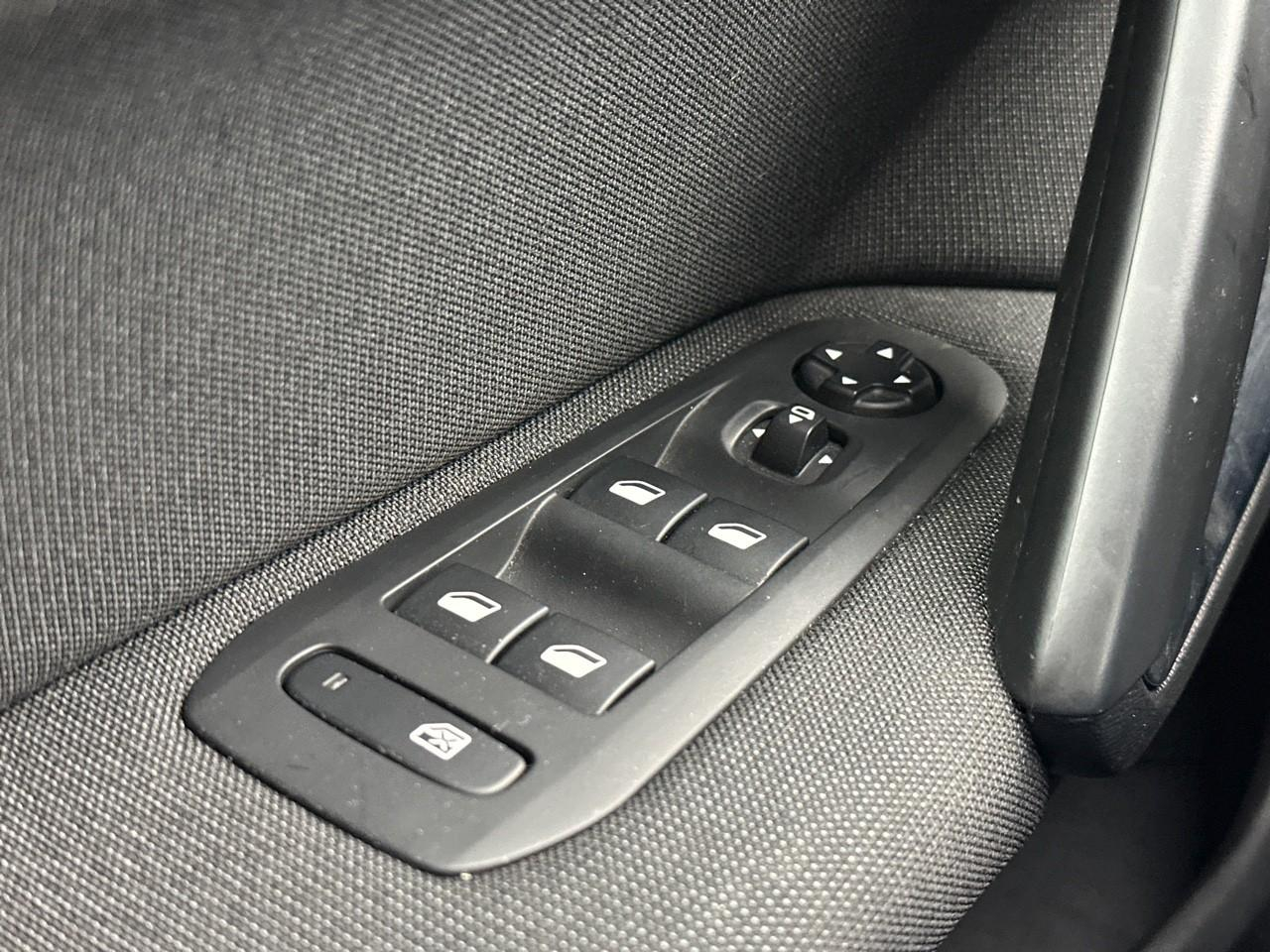 Peugeot 308 puretech 130ch s&s eat8 allure pack — photo 15