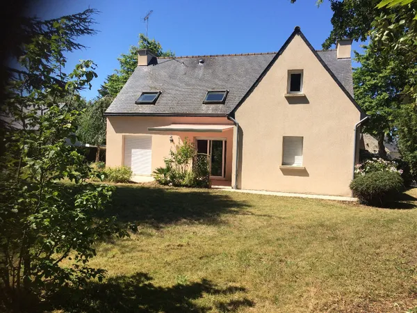 A LOUER MAISON BOURG DE QUESSOY