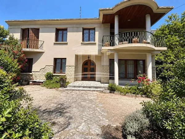 Spacieuse maison de 202 m² à Carpentras, 5 chambres