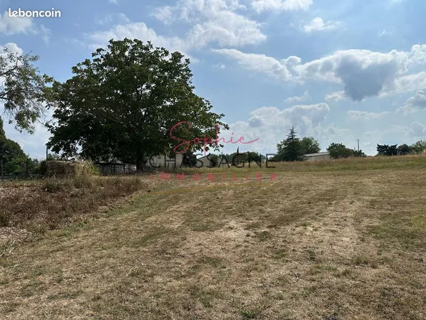 Terrain 1597 m² Rauzan