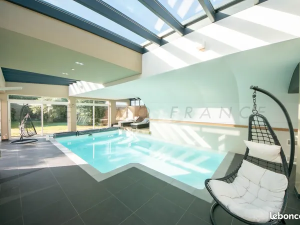 Maison 8 pièces 330 m²
