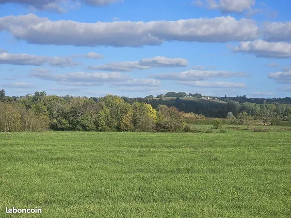 Terrain à bâtir de 1069 m² à VIRELADE (33)