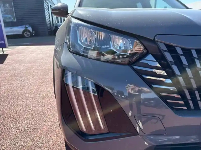 Peugeot 2008 puretech 100 s&amp;s bvm6 — photo 16