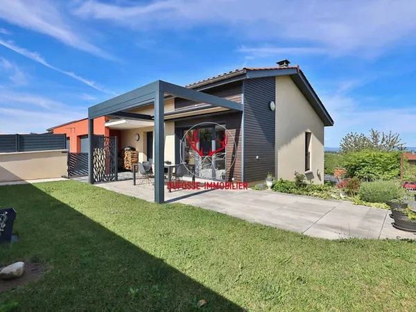 Maison récente -143 m² - 4 chambres - Centre village