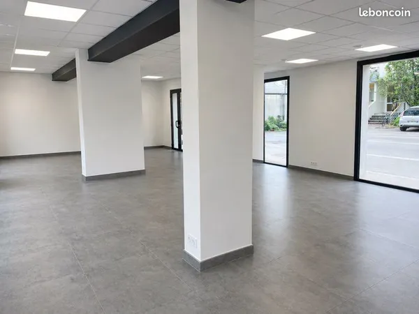 Local commercial 78 m² - Lumineux, accès PMR, parking