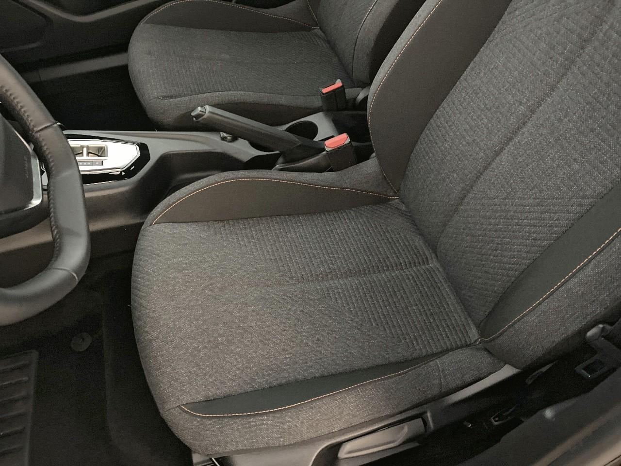 Peugeot 2008 hybrid 136 e-dcs6 style — photo 9
