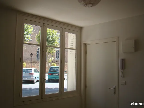 Loue bureau 10 m2 centre ville RABASTENS