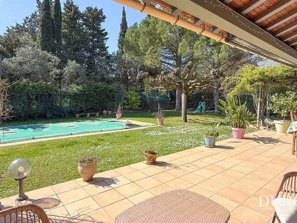 Roquemaure, Maison familiale 5 chambres avec piscine, suite