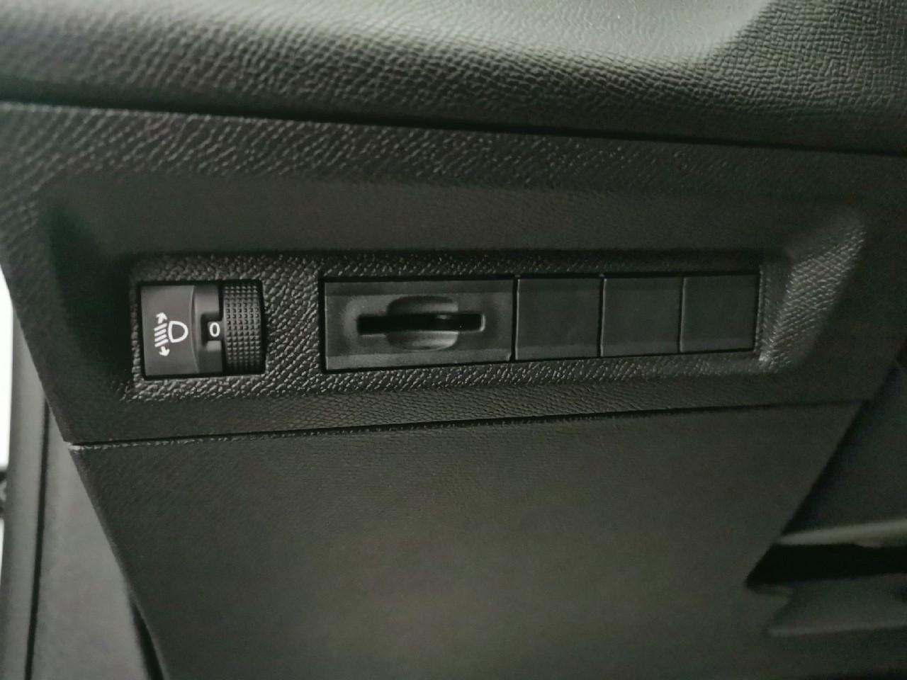 Peugeot 308 sw hybrid 145 e-dcs6 style — photo 18