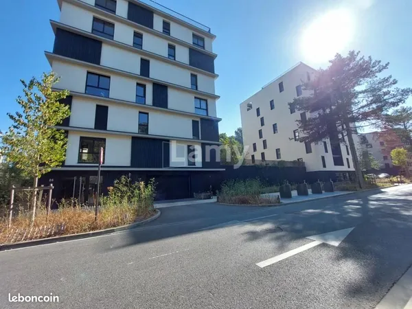 Parking 6 m² Massy