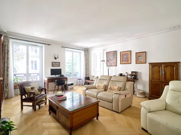 Bel appartement haussmannien aucun travaux - 143m²