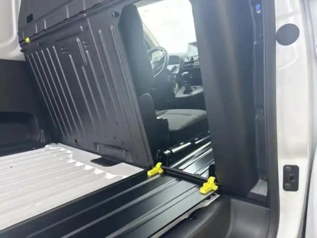 Opel Combo cargo m charge utile majorée diesel 100ch pack premium connect — photo 12