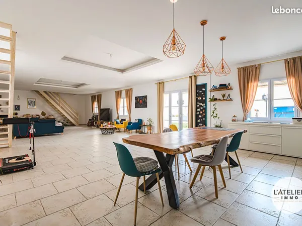 Maison 5 pièces 250 m²