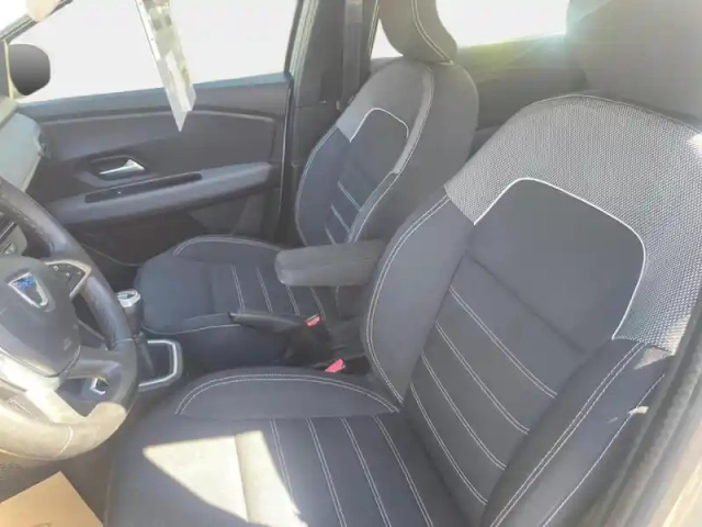 Dacia Jogger 1.0 tce 110ch confort 5 places — photo 14