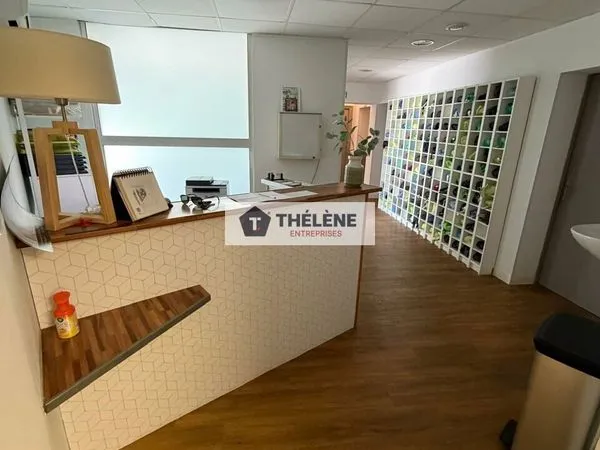 Local commercial 170 m² JUVIGNAC