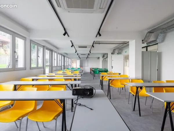 Bureau 585 m²