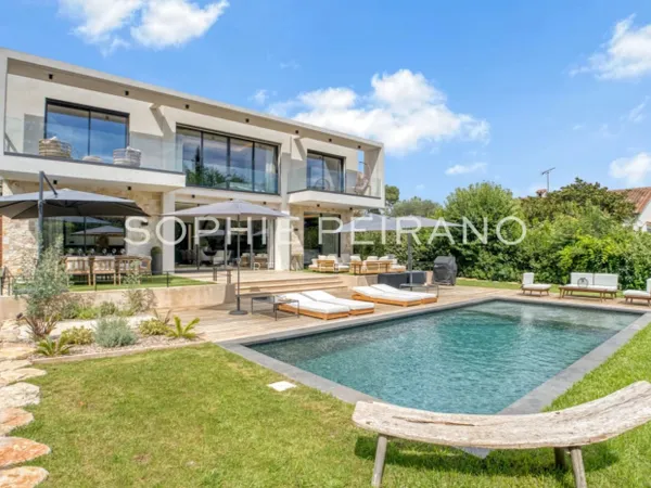 MOUGINS - VILLA AVEC PISCINE