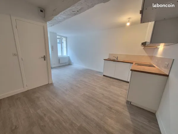 T2 rénové au calme - pied du métro Mairie d'Ivry