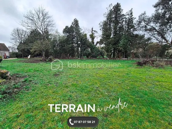 Terrain constructible 713 m²
