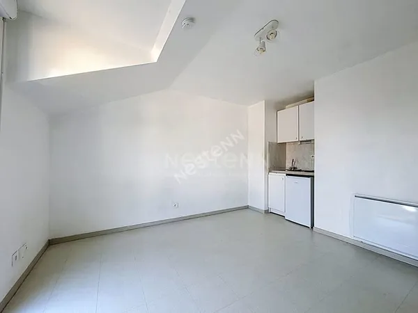 Exclusivité ! Nantes Recteur Schmitt, en Vente, studio 19m² en dernier étage, au calme, parking exté