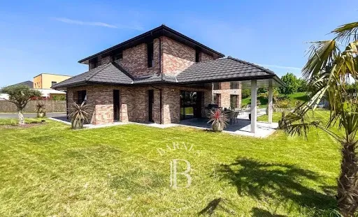 Maison 6 pièces 253 m²