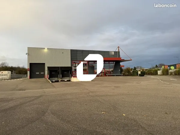Local d'activité 3 967 m²