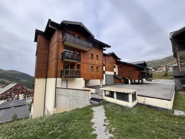 APPARTEMENT 31,65 M2 - 4 VALLEES - SOUS BAIL + GARAGE POUR I